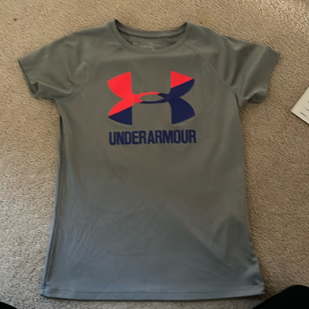 Girls Under Armour T shirt